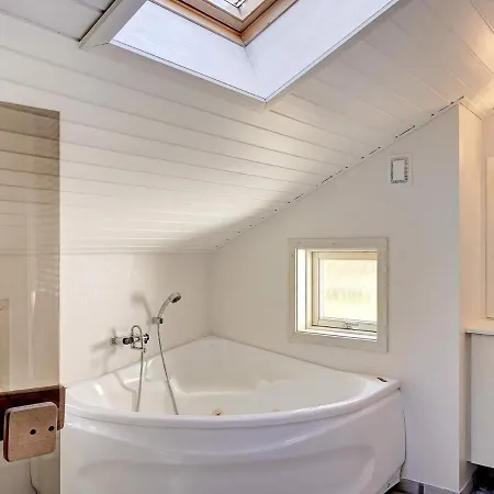 Four-bedroom Holiday In Nexo 15 *