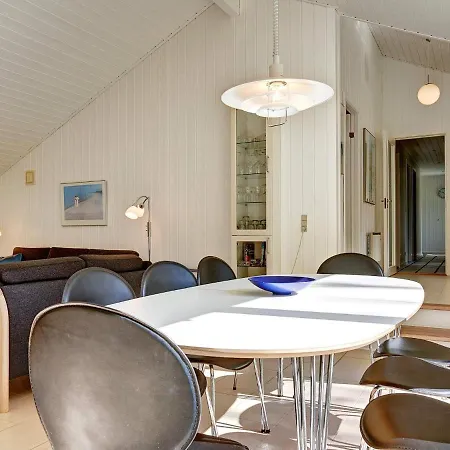 Casa vacanze Four-bedroom Holiday In Nexo 15
