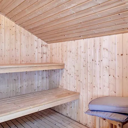 Four-bedroom Holiday In Nexo 15 Casa vacanze *
